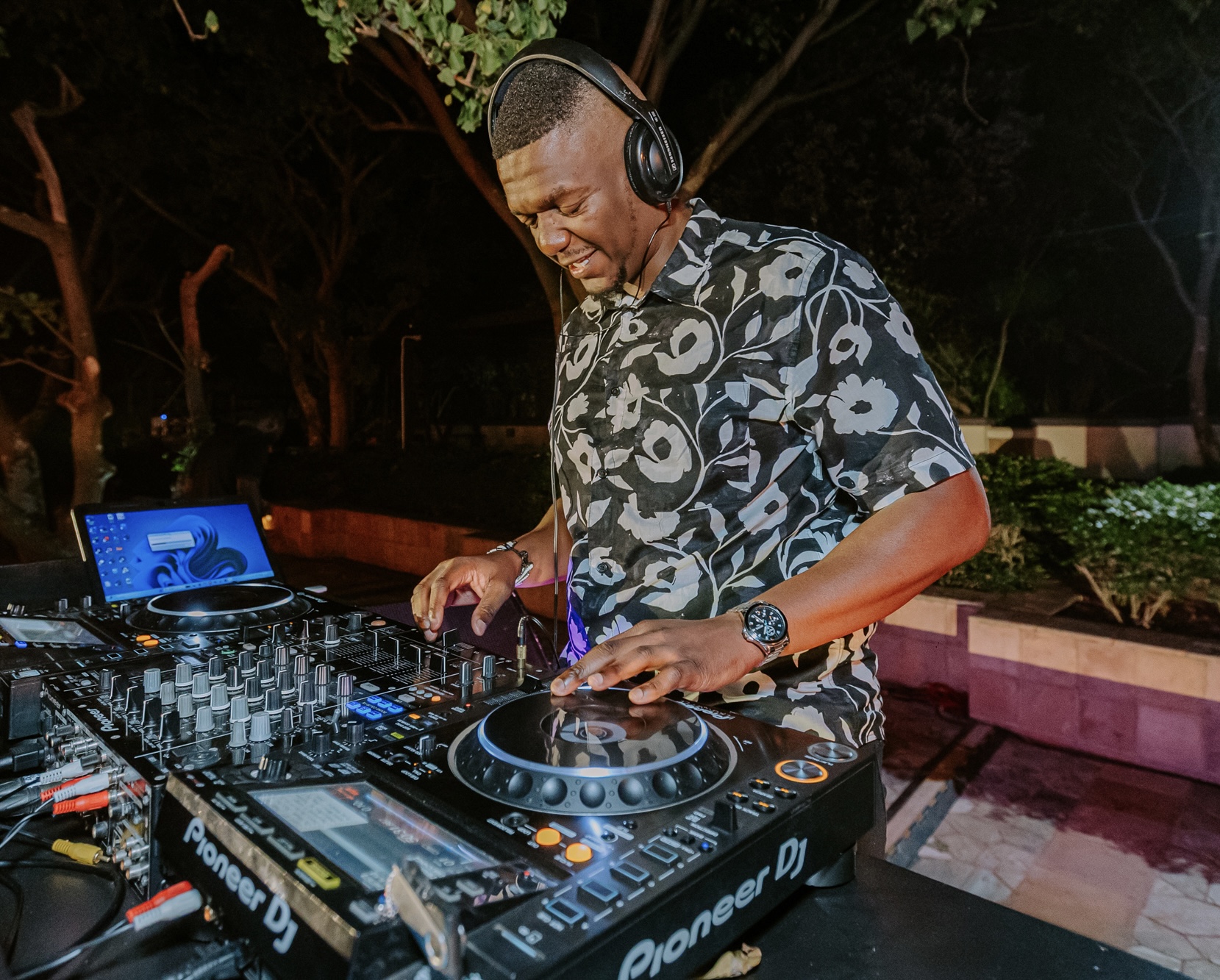 Ken NXT SA DJ performing